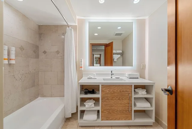 غرفة قياسية بسرير كينج، Humphreys Half Moon Inn And Suites 7/8