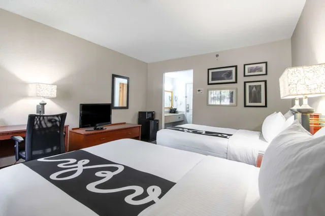 غرفة بسريرين مزدوجين، La Quinta Inn by Wyndham Ft. Lauderdale Tamarac East 4/10