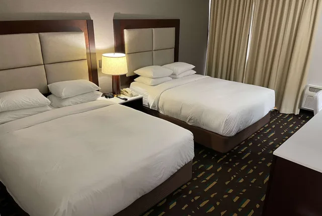 غرفة بسريرين كوين لذوي الإعاقة، Wyndham Chicago O'Hare 2/2