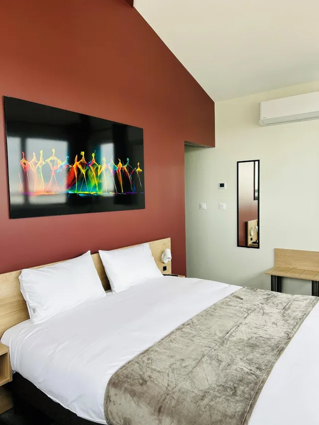 جناح بغرفتي نوم، Hotel Wood Inn Merignac 1/5