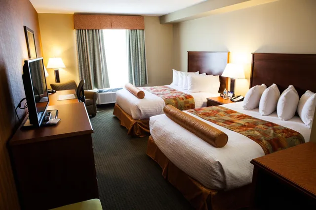 غرفة بسرير كوين، Best Western Plus Service Inn and Suites 2/8