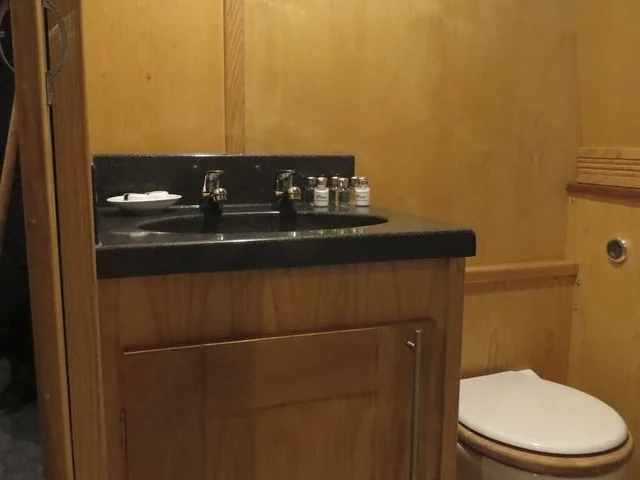 Laila Mai House, Bunk Bed, Trundle Bed, Queen Bed, Private Bathroom، Houseboat Hotels - Hotel boat 4/5