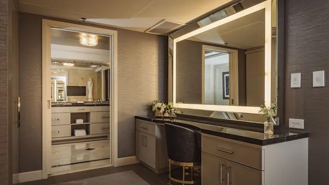 غرفة غراند كلاسيكية بسرير كينج، L Ermitage Beverly Hills 6/8