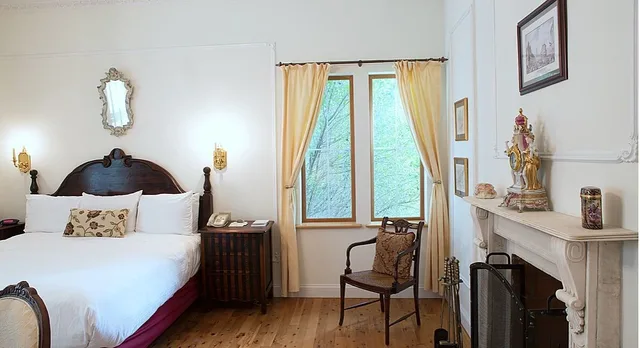 Brandenburg, Superior, King Bed، Wedmore Place 2/4