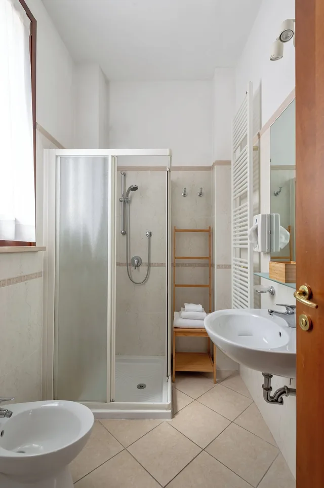 1 Bedroom, Triple, 1 Double and 1 Single Bed, ABC Comfort Hotel Mantua City Centre 5/6