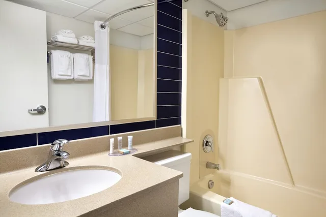 غرفة ديلوكس بسرير كوين، Travelodge by Wyndham Edmonton West 4/4