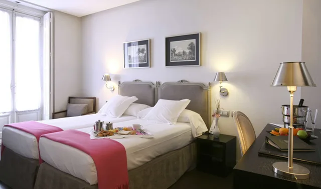 غرفة بسريرين منفصلين، Meninas Hotel 1/6