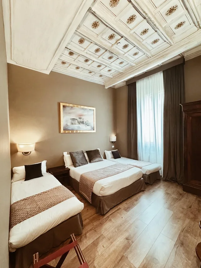 غرفة تنفيذية، Residenza Sciarra 1/8
