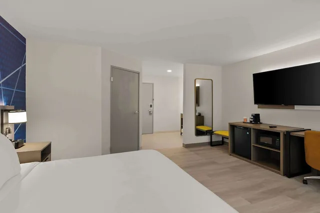 غرفة بسرير كينج لذوي الإعاقة، Comfort Inn I45 South Conroe, TX 1/4