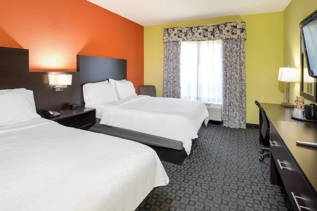 غرفة قياسية بسريرين كوين لذوي الإعاقة، Holiday Inn Garland 3/6