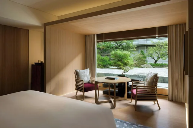 غرفة ديلوكس بسرير مزدوج بإطلالة على الحديقة، The Ritz Carlton Kyoto 6/8