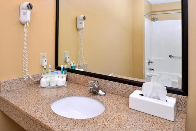 جناح بسرير كينج، Country Inn & Suites by Radisson, Benton Harbor-St. Joseph, MI 3/3