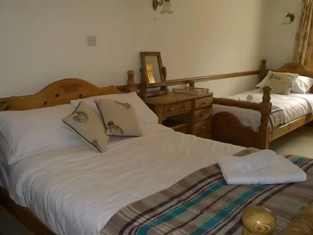 جناح بريميوم بسرير مزدوج وسرير فردي، The Helyar Arms 1/3