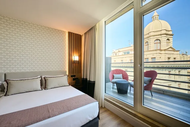 غرفة بريميوم بسريرين مزدوجين بشرفة، Hotel Catalonia Ramblas 2/4