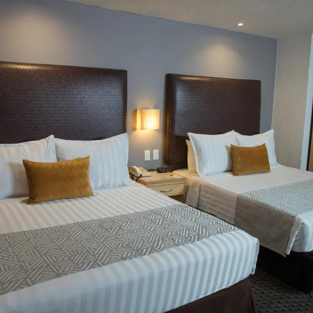 جناح جونيور، Sevilla Palace Hotel 1/9