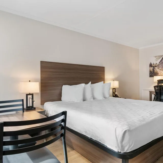 Room, King Bed, Dining Area, Kitchenette، SureStay Studio by Best Western Paradise Lancaster County 2/7