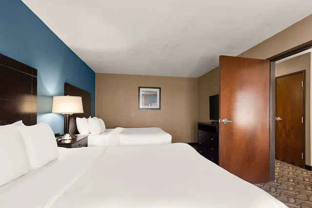 جناح بسريرين كوين مع أريكة، Comfort Inn & Suites Springfield I-55 3/7