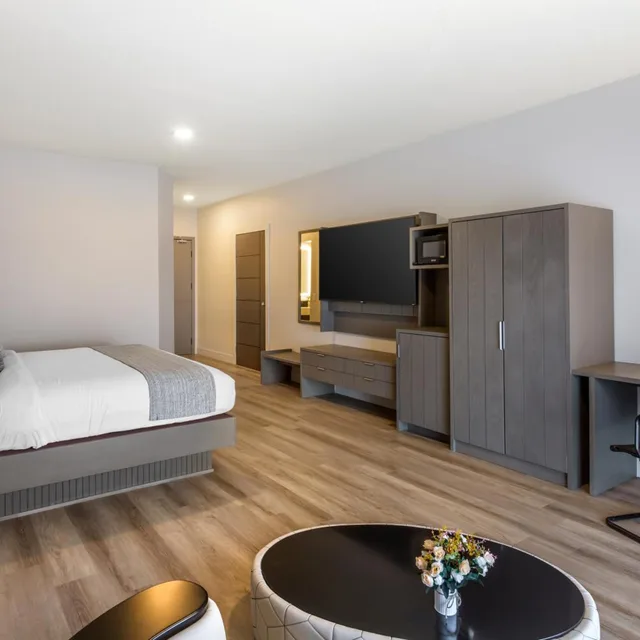 Room, King Bed, Large, The Valor, Ascend Hotel Collection 4/4