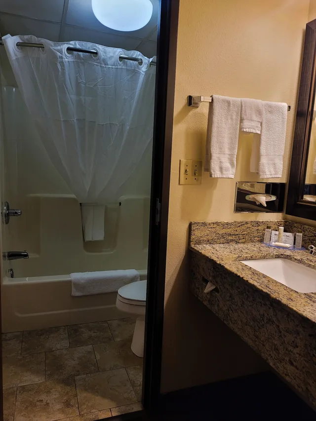 Adjoining, 2 Queen Beds، AmericInn by Wyndham Spencer 2/2