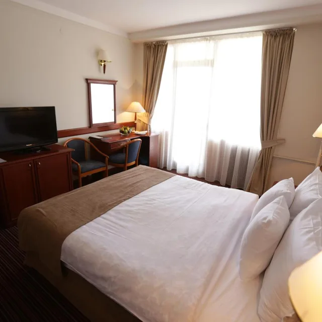 غرفة بسرير مزدوج أو سريرين منفصلين بإطلالة على البحيرة بشرفة، Metropol Hotel 4/10