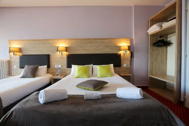 Room, Triple, 1 Double and 1 Single Bed, Brit Hotel Bleu Nuit 2/5