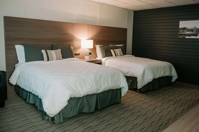 غرفة بسريرين كوين بمطبخ صغير، SureStay by Best Western Kapuskasing 1/4