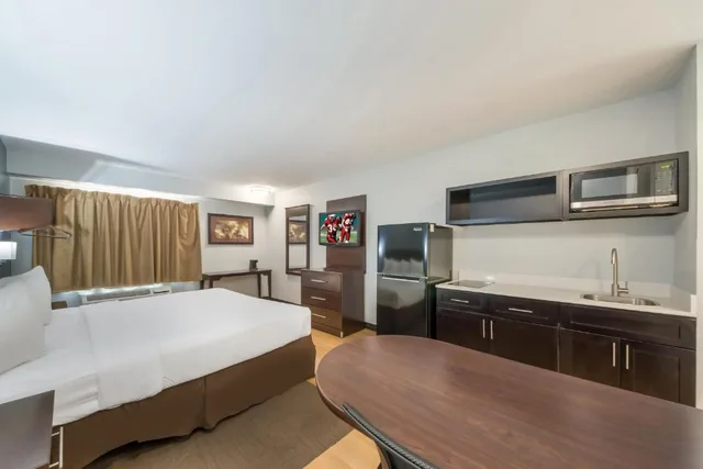 Studio, King Bed, Accessible, Red Roof Inn San Antonio - Seaworld/Northwest 2/3