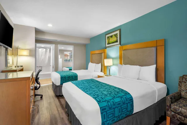غرفة بزنس، Howard Johnson By Wyndham Santa Cruz Beach Boardwalk 1/3