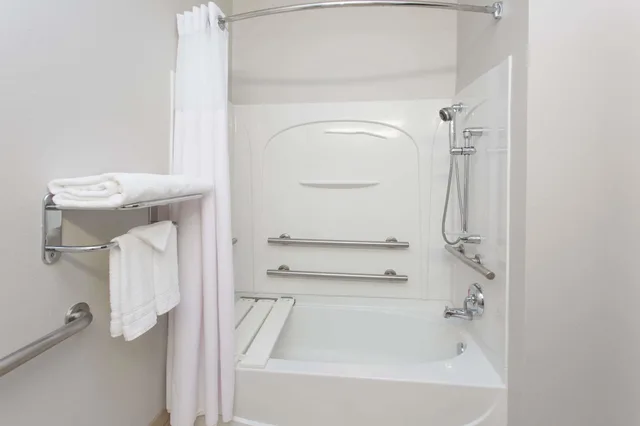 Room, 2 Queen Beds, Accessible, Red Roof Inn Port Charlotte - Punta Gorda 2/2