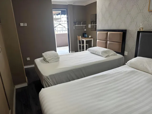 غرفة عائلية بسريرين مزدوجين بشرفة، Aliwal Park Hotel 1/2