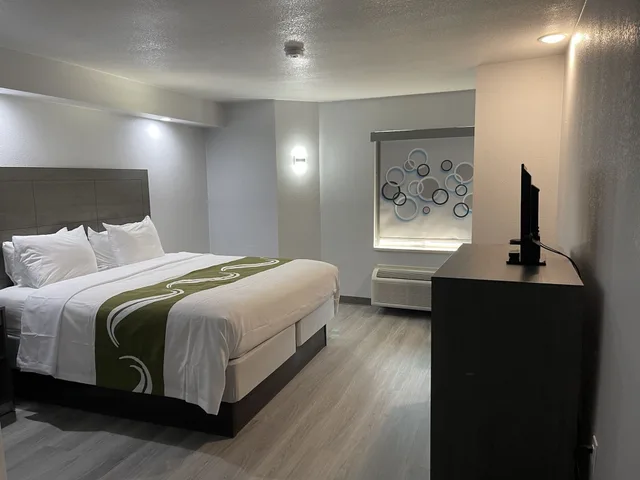 غرفة بسرير كينج، Quality Inn and Suites Richardson-Dallas 3/10