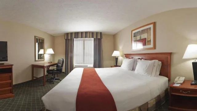 غرفة قياسية بسرير فردي، Holiday Inn Express Hotel Suites Kent State University 3/3