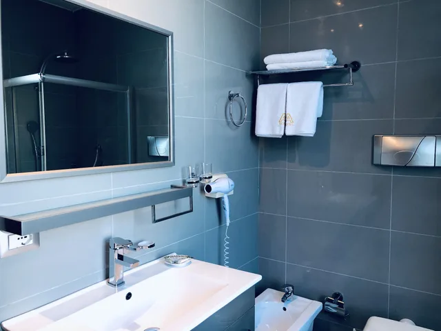 غرفة كلاسيكية مفردة بسرير مزدوج، Kompleksi Arifi Hotel 1/2