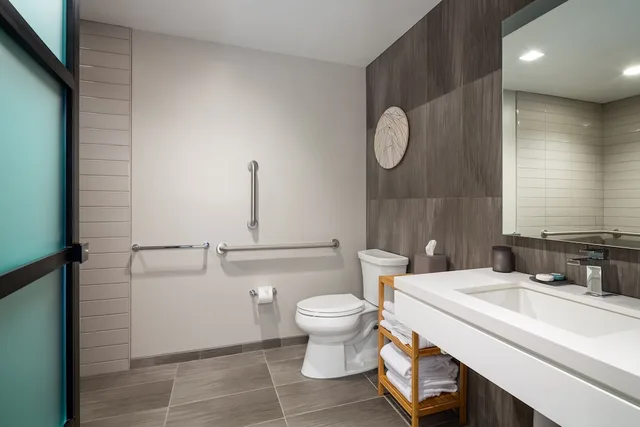 2 Bedrooms, Suite, King Bed, 2 Bathrooms, The Windsor Suites 3/4