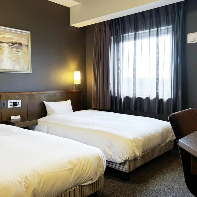 غرفة بسريرين منفصلين في المبنى الرئيسي، Hotel Route-Inn Seki 1/6