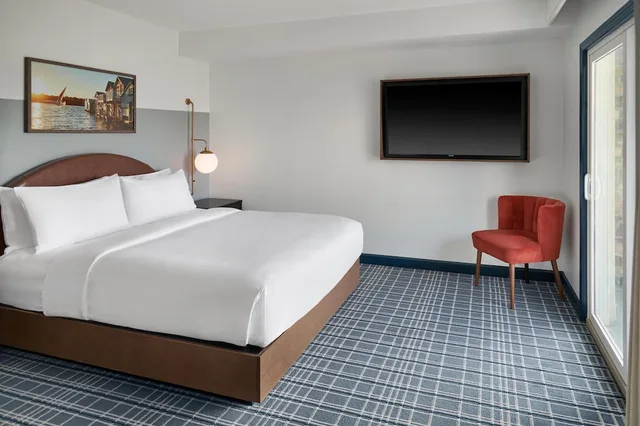 Studio, King Bed, Lake Side، Hotel Canandaigua, Tapestry Collection by Hilton 3/9