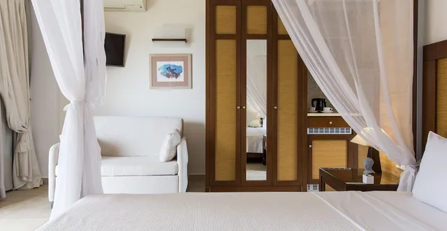 غرفة سوبيريور بسرير كينج بإطلالة على الحديقة مع أريكة، Olympion Sunset 5/5
