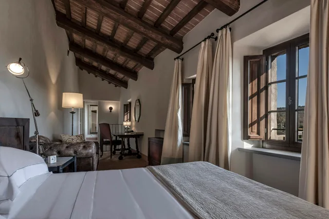 جناح ملكي، Castel Monastero 1/6