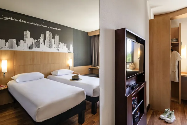 غرفة قياسية بسريرين منفصلين، Ibis Cannes Mouans Sartoux 1/2