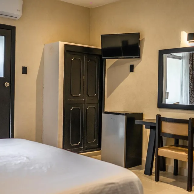 Room, King Bed, Pool View, SUITE HOTEL MARIA DE LA LUZ 3/7
