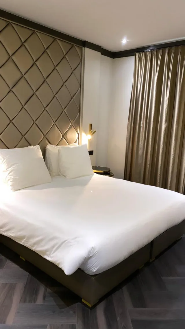غرفة قياسية كبيرة بسرير مزدوج بشرفة بإطلالة، G Hotel 1/8