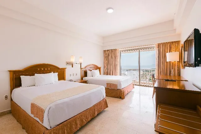 غرفة ديلوكس ثلاثية بإطلالة على البحر، Azul Ixtapa Beach Resort Convention Center 1/1