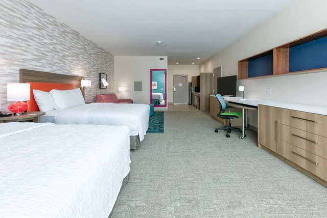 جناح استوديو بسريرين كوين بحوض استحمام لذوي الإعاقة، Home2 Suites by Hilton El Campo 1/2