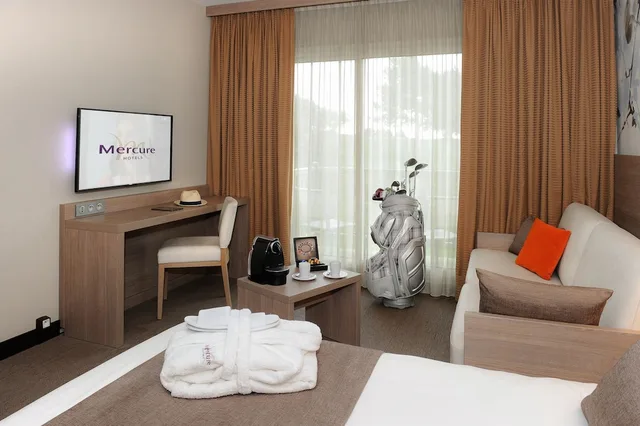 غرفة بريفيليج بسرير مزدوج مع أريكة، Hotel Mercure Omaha Beach 6/9