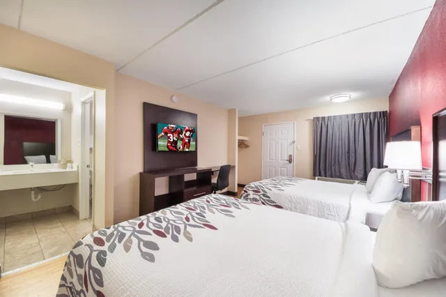 2 Queen Beds - Non-Smoking, Micfridge، Motel6 San Antonio, TX – I-35 North Corridor 1/3