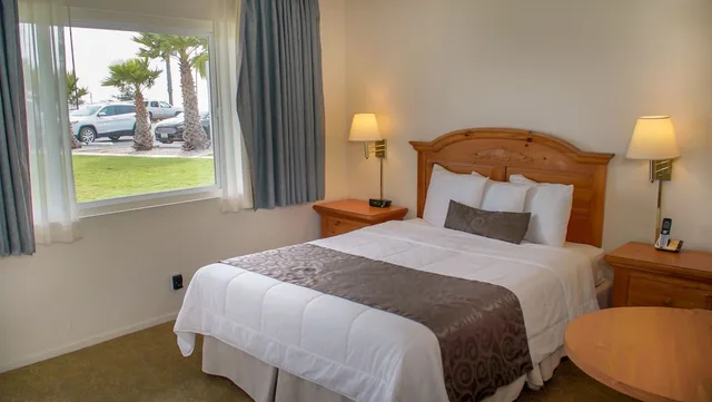 غرفة بسريرين كوين بإطلالة على الفناء، San Simeon Lodge 2/3