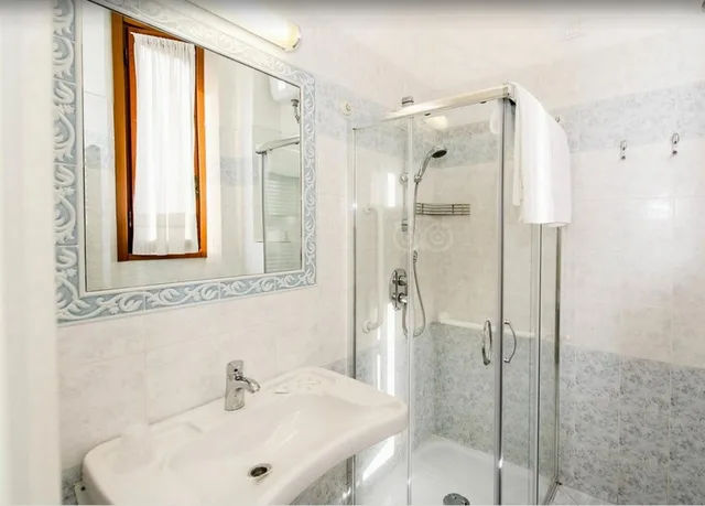 غرفة سوبيريور بسرير كينج، HOTEL LEOPOLDA 2/2