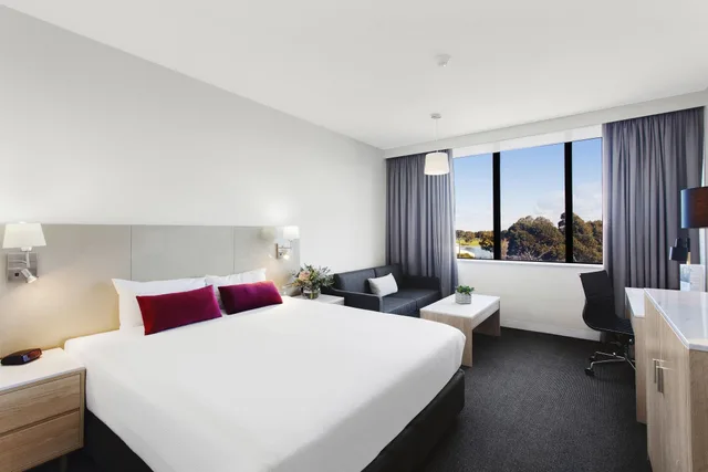 Room, 2 Queen Beds, Mercure Melbourne Albert Park 3/5