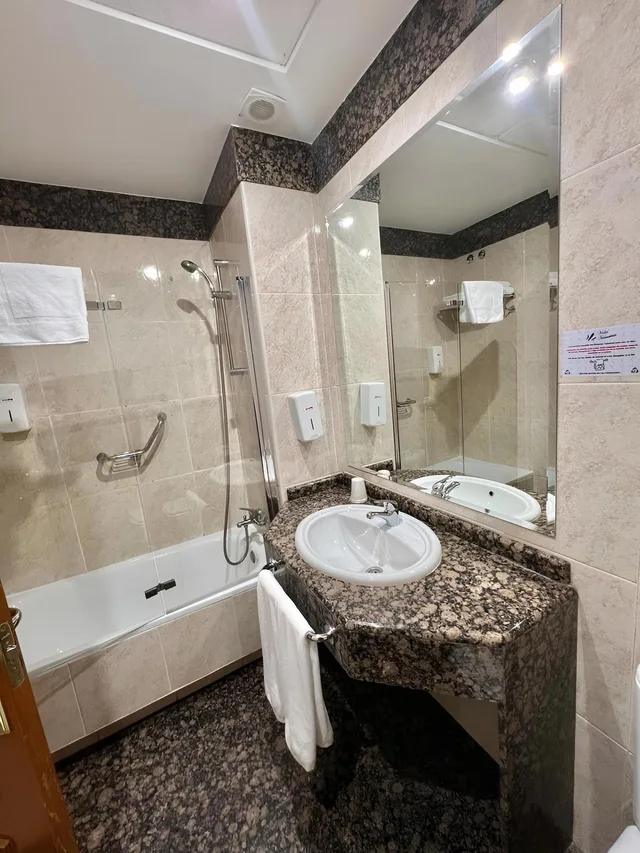 غرفة أساسية ثلاثية، Hotel Humanes 6/7