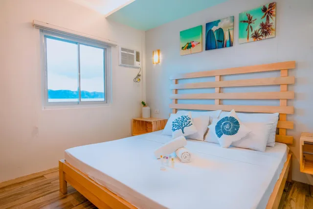 غرفة بسرير كينج بإطلالة على البحر، Coron Underwater Garden Resort 1/10